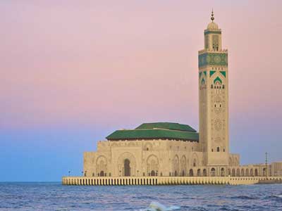 Mosquée Hassan II à Casablanca avec son architecture en bord d'océan