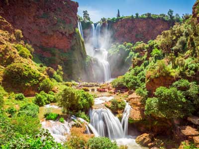 Cascades d'Ouzoud chutant de 110 mètres à travers les oliveraies marocaines